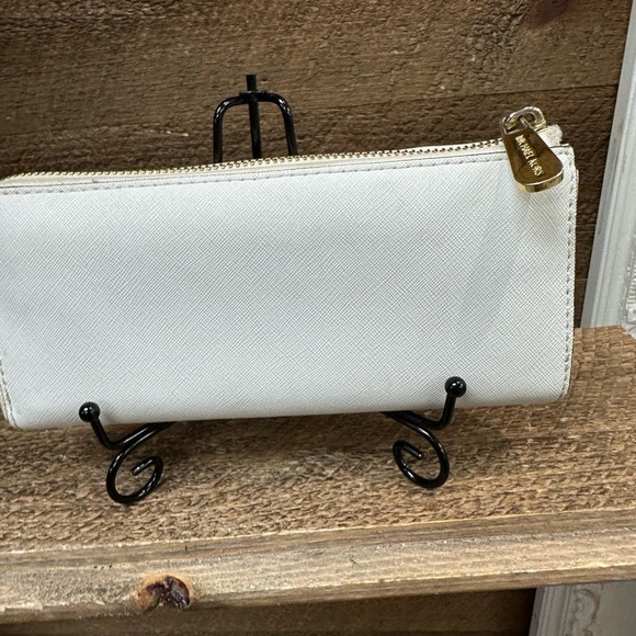 Michael Kors White Saffiano Leather Zip Wallet - Picture 7 of 10
